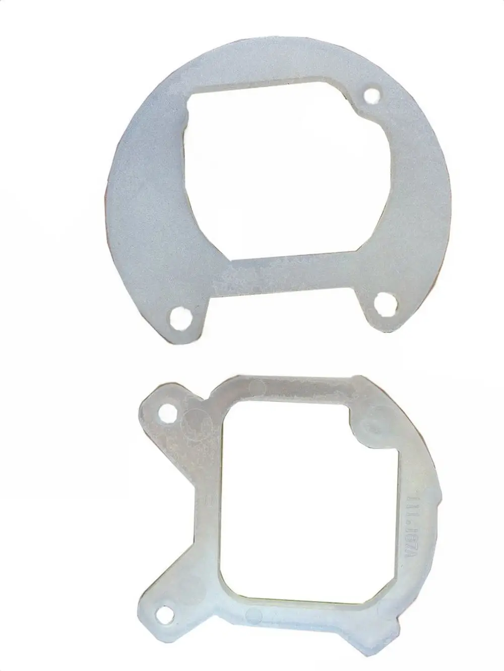 Zwei Dichtungen für ein Gebläse mit unterschiedlichen Formen, gefertigt aus Metall. Die Dichtungen weisen Löcher zur Montage auf und sind für Bosch-Geräte geeignet.